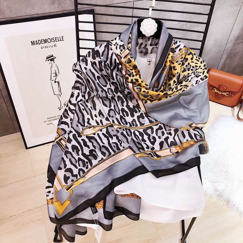 Bv*b*rry Scarf